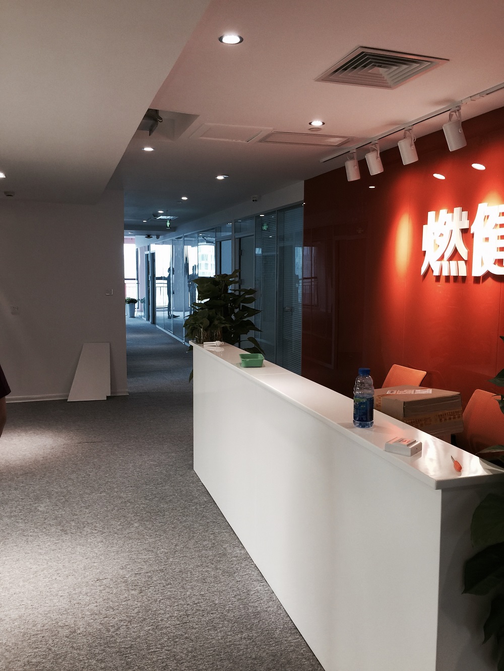 現代娛樂健身房裝修現場圖