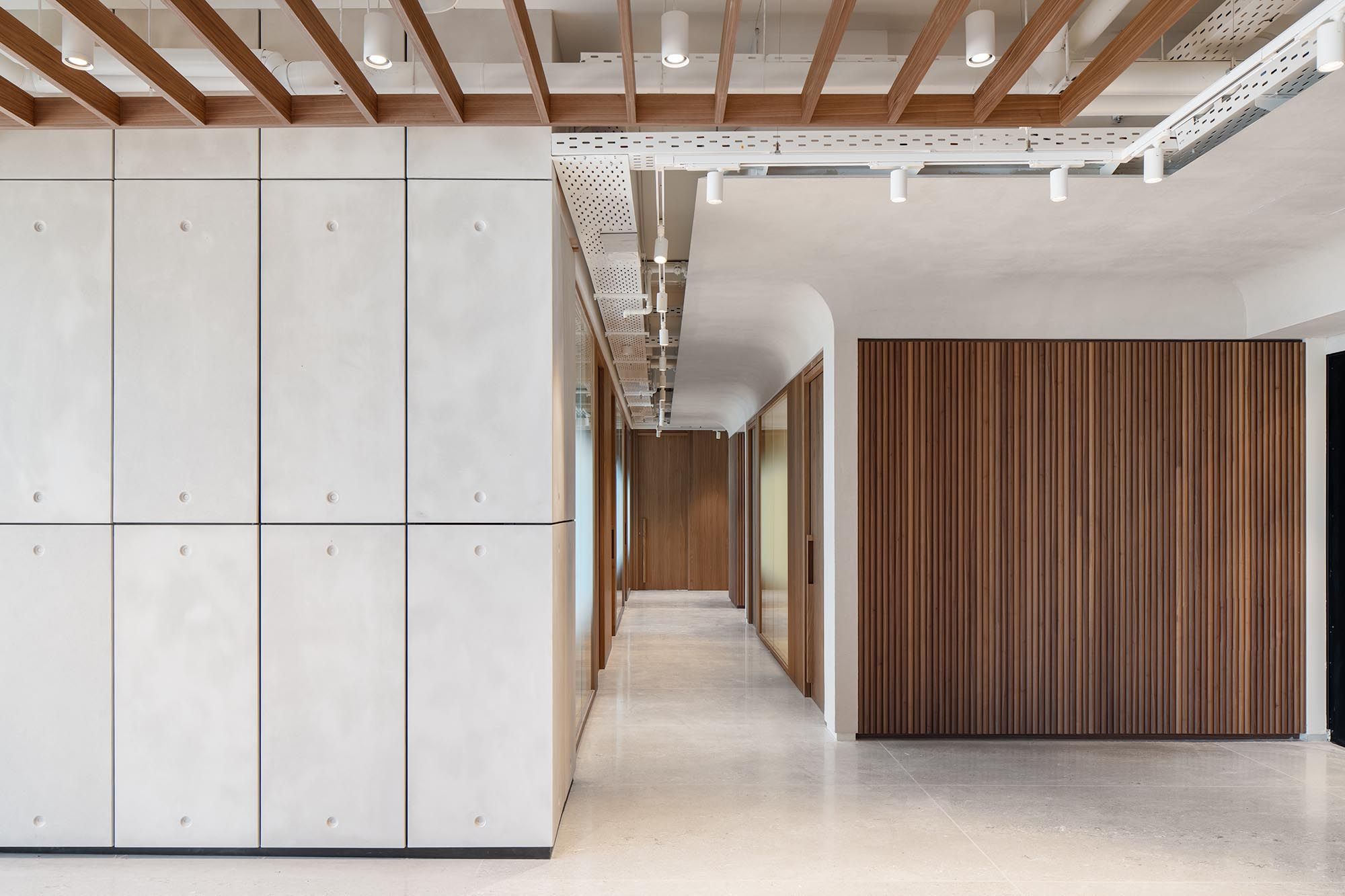 1500平米辦公室裝修完工照實(shí)景效果 - 走廊 · Corridor